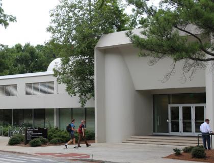 Students entering the main entryway of the Jackson Street Building